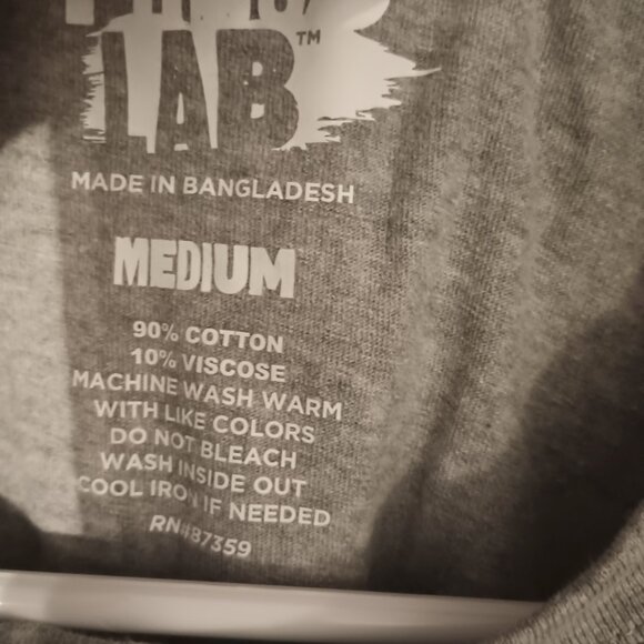 Tshirt - Picture 2 of 3